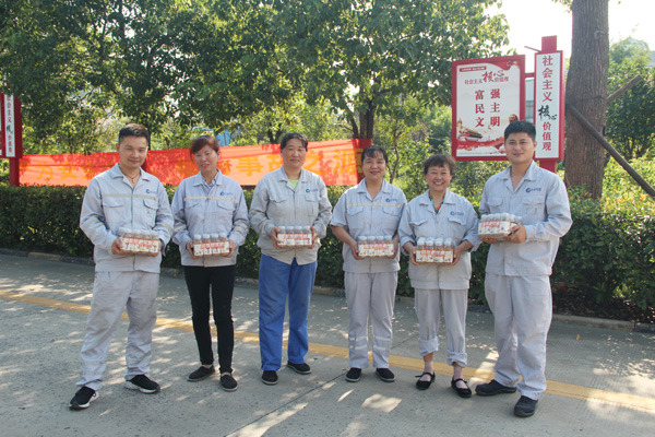 永利3044noc工会开展&ldquo;夏送清凉&rdquo;慰问活动