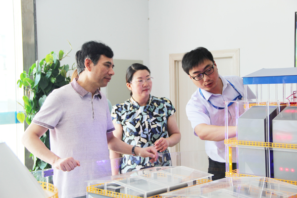 热烈欢迎新站区管委会副主任刘正义来我司参观考察