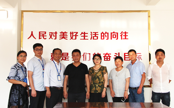 永利3044noc看望慰问朱巷镇镇北村贫困群众