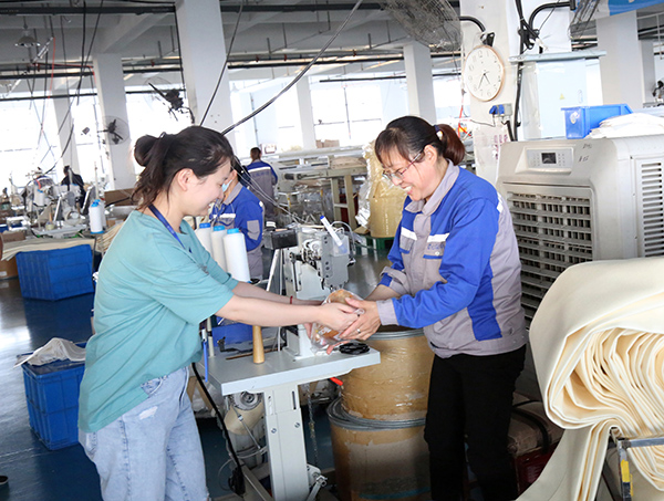 永利3044noc慰问一线夜班员工提振精神鼓士气