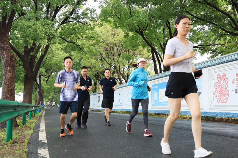 献礼建党节&mdash;&mdash;永利3044noc环巢湖跑步活动